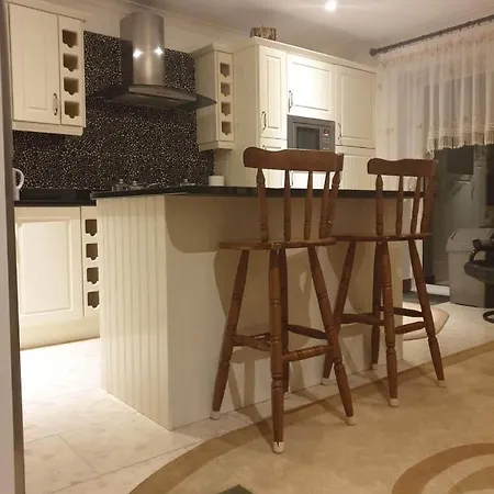 Cosy Double Room, 15minutes From Airport, 4 Kwatera prywatna *
