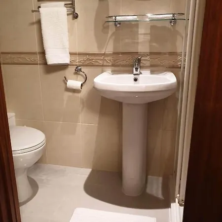 Ubytování v soukromí Cosy Double Room, 15minutes From Airport, 4