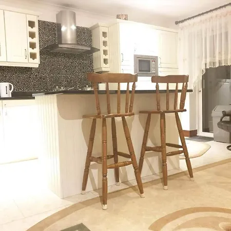 Kwatera prywatna Cosy Double Room, 15minutes From Airport, 4 *