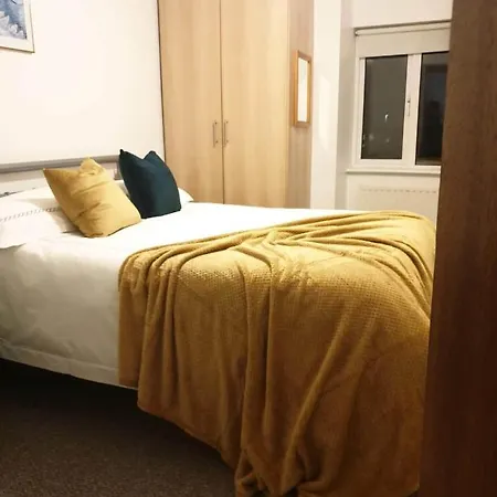 Kwatera prywatna Cosy Double Room, 15minutes From Airport, 4